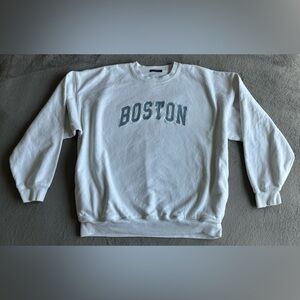 Brandy Melville white oversized “BOSTON” crew neck sweatshirt size:L/one size